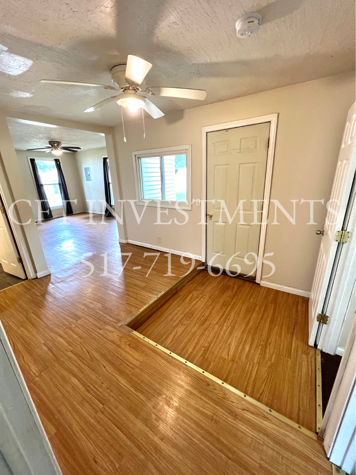 Side Entry - 460 N Cochran Ave