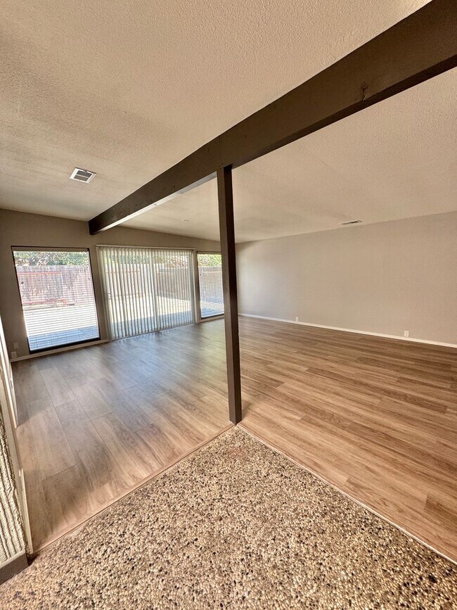 Building Photo - 1503 Brown Dr