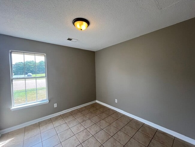 Building Photo - 392 Alex Cove
