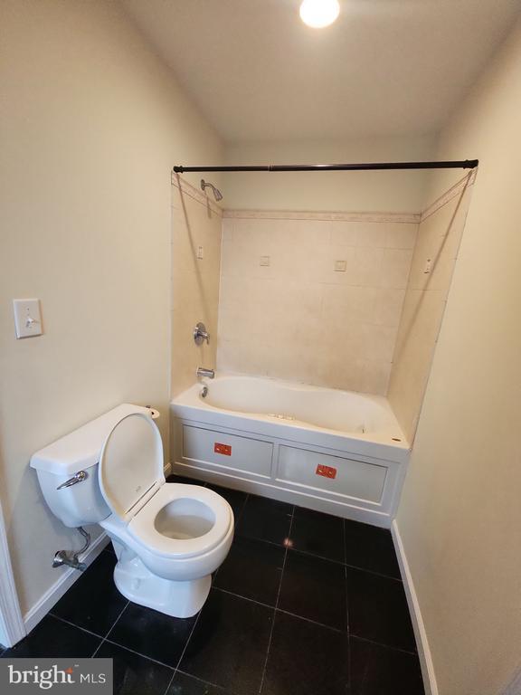 Building Photo - 2804 Christopher Ave