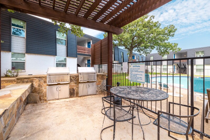 Building Photo - 531 Bedford Rd