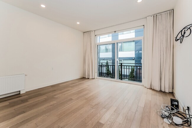 Building Photo - 121A 15th Ave