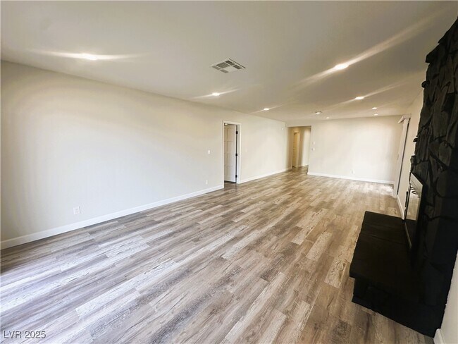Building Photo - 4180 Blue Heron Ct