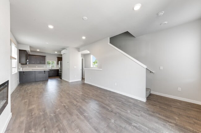 Building Photo - Charming 2-Bed with 2.5 Baths in Newberg