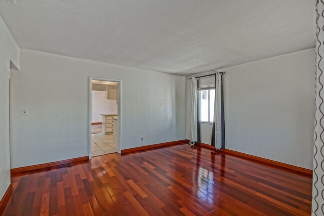 Building Photo - 1x 3906-3908