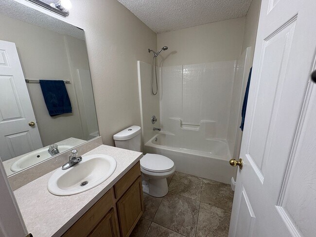 Building Photo - 3 Bedroom, 2 Bathroom Single Family Residence