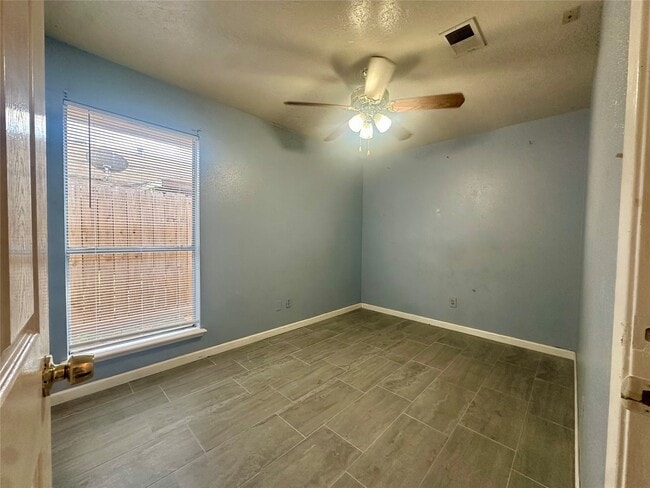 Building Photo - 5144 Beaverhill Dr