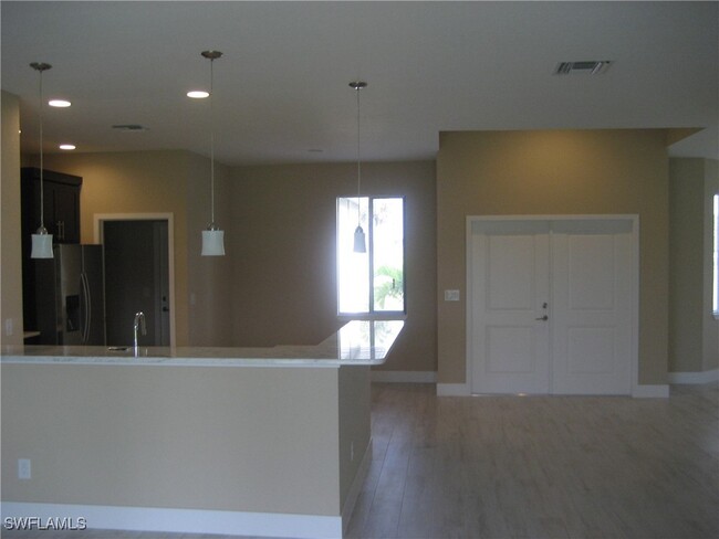 Building Photo - 410 SW 42nd Terrace