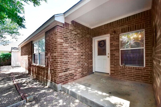 Building Photo - 2354 Oak Pebble