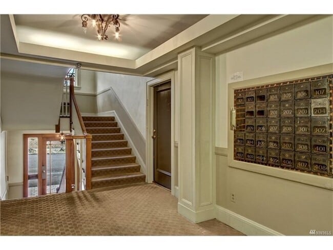 Building Photo - 321 Boylston Ave E