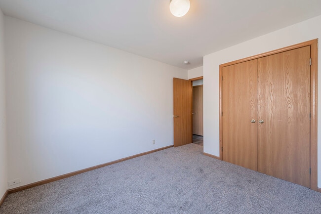 Building Photo - 915 Spiros Ct