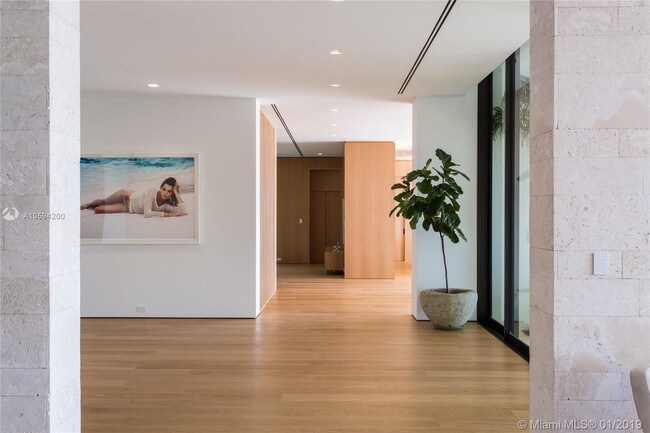 Building Photo - 428 S Hibiscus Dr