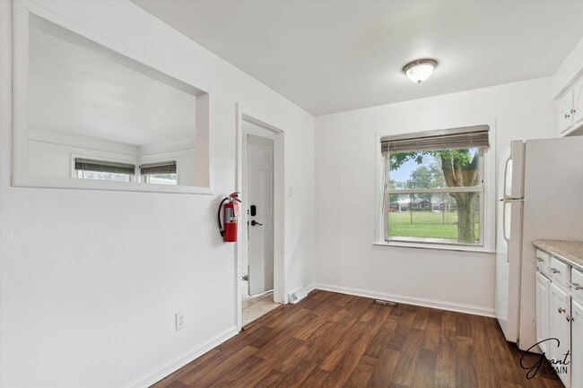 Building Photo - $1250 4 bedroom