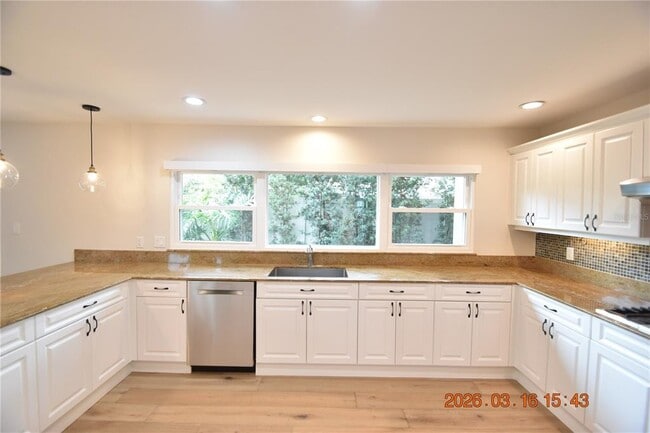 Building Photo - 571 Luzon Ave