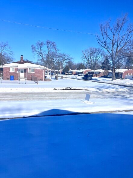 Building Photo - 21781 Logue Ave