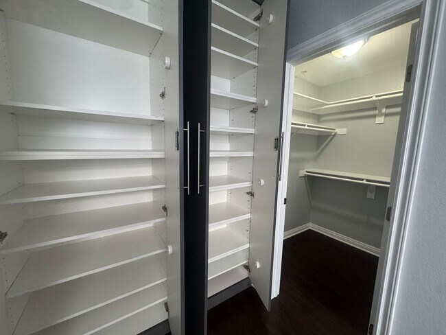 Building Photo - Renovated 2BD/2BA with Tandem Parking, Oversized Balcony & In-Unit Laundry — Downtown Long Beach