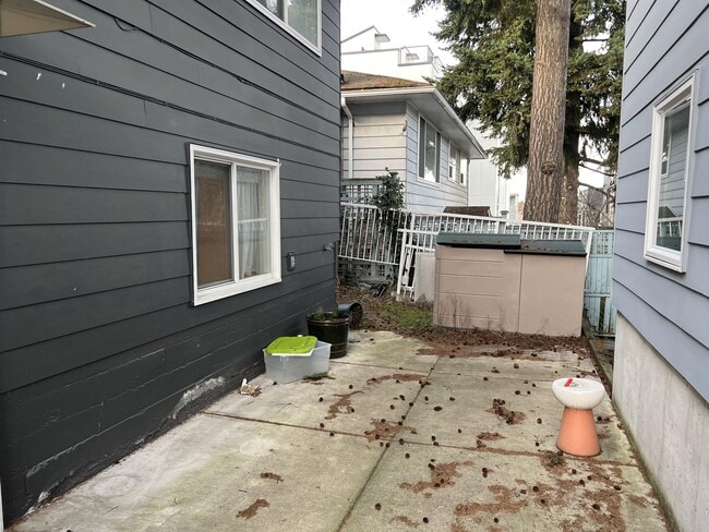 Building Photo - 3400 23rd Ave W
