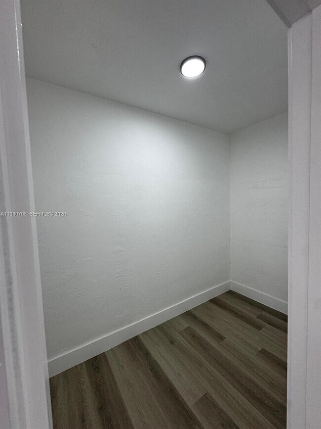 Building Photo - 11840 NE 19th Dr