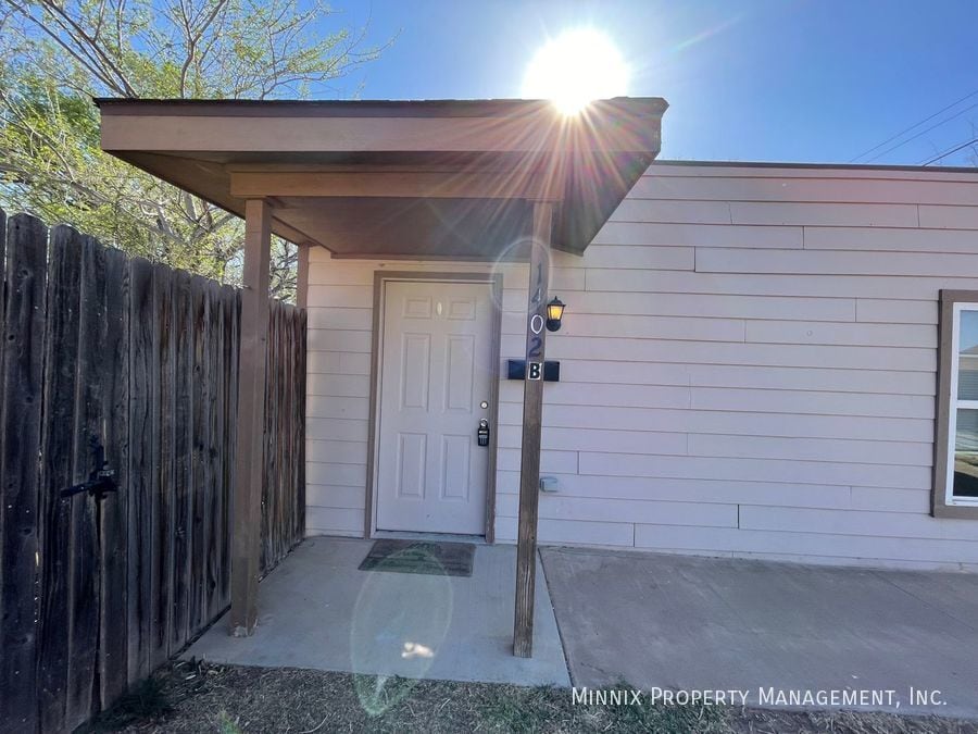 Building Photo - 1402 5th Ave