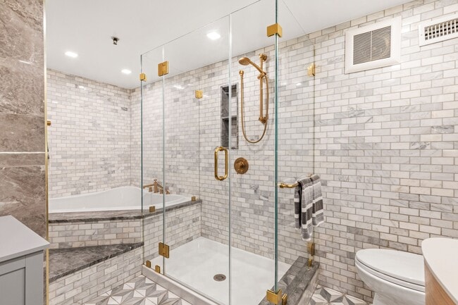 Building Photo - 104 Thompson St