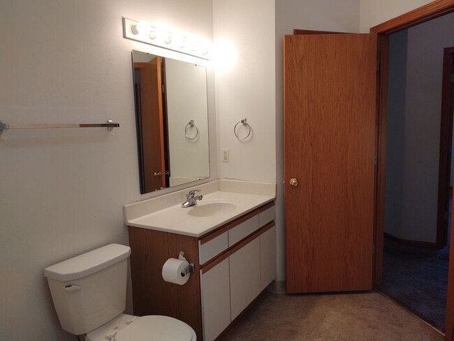 Building Photo - $1,195 | 2 Bedroom, 1 Bathroom Condo | No ...