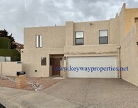 Building Photo - NE Heights 3 bed 2.5 Bath Townhome