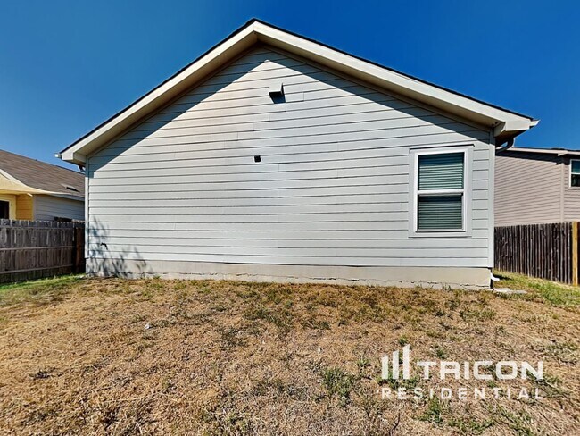 Building Photo - 5050 Everett Loop