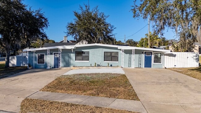 Building Photo - Renovated 4/2 Home on a Corner Lot in the SODO Area of Orlando