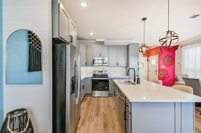 Building Photo - 1010 Melneeka Ln