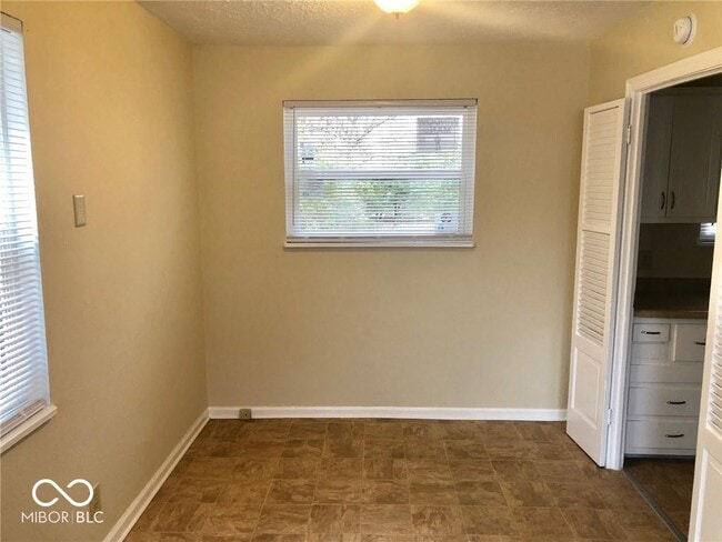 Building Photo - 3516 N Hawthorne Ln