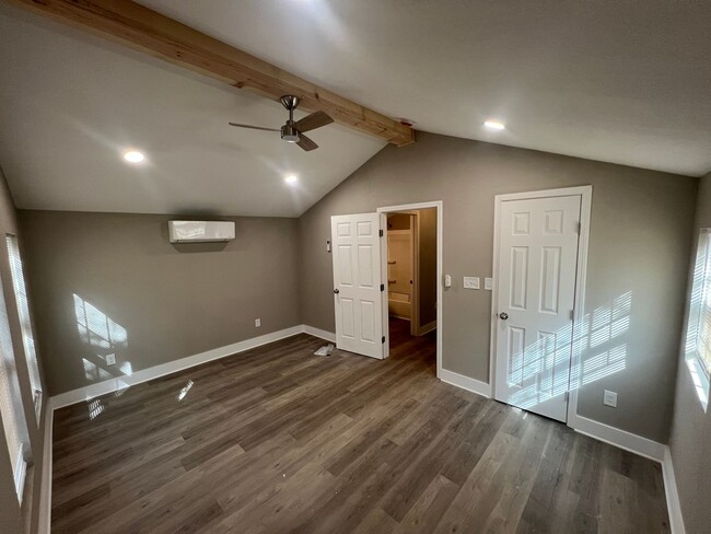 Building Photo - Newly Remodeled 1 bedroom home!!