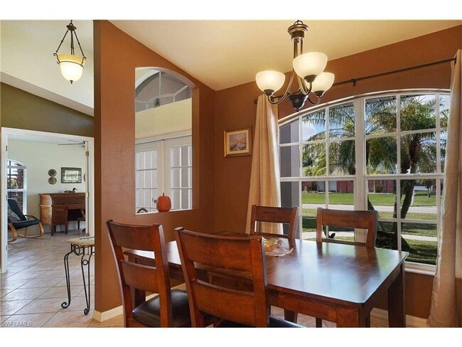 Building Photo - 703 SW Santa Barbara Pl