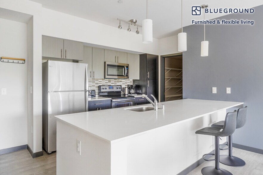 Building Photo - 15566 NE 22 Pl