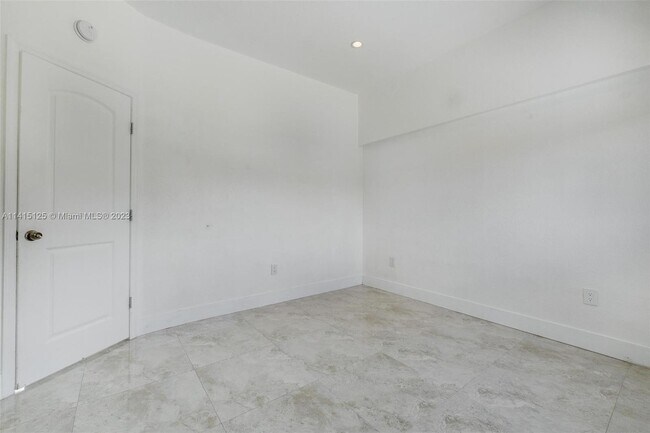 Building Photo - 3010 SW 25th St