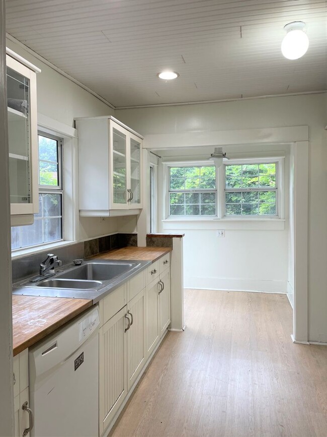 Building Photo - 449