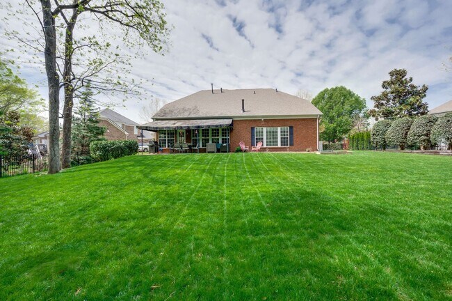 Building Photo - 4 Bedroom, 3.5 Bathroom Executive Home with Fenced Yard and 3 Car Garage.