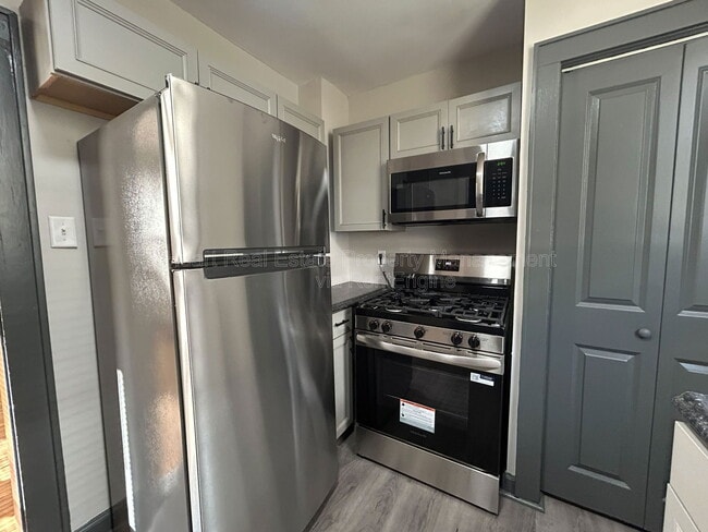 Building Photo - 1215 Sullivant Ave