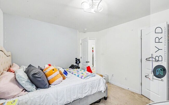 Building Photo - 7413 Nicklaus Cir