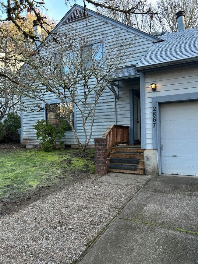 Building Photo - (379) Glenridge Dr. - 2 Bedroom / 1.5 Bathroom - Townhome Duplex