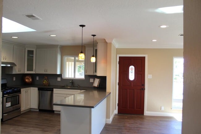 Building Photo - 1376 Bouret Dr