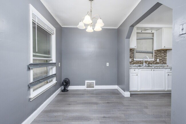 Building Photo - 13881 Carlisle St