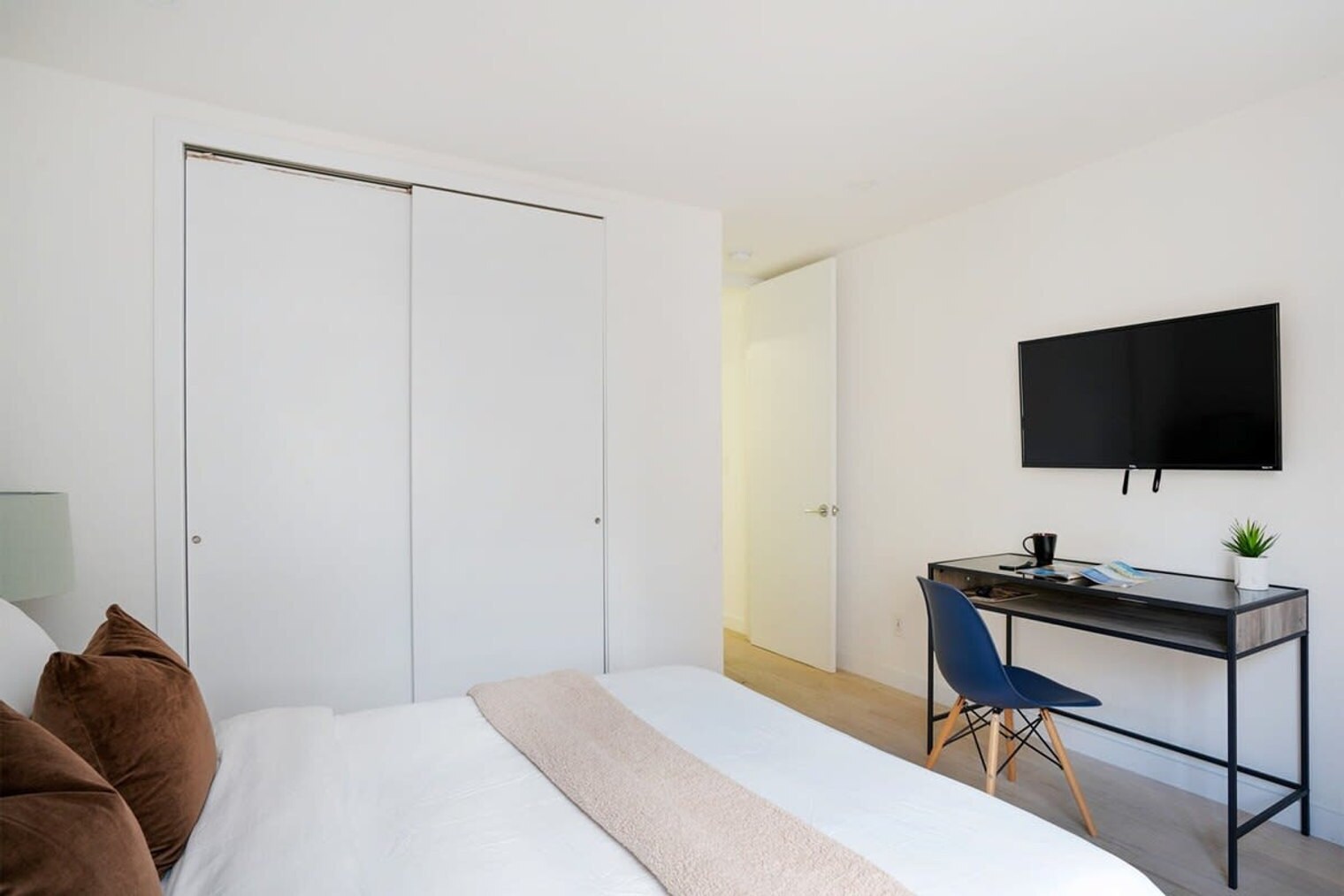 Building Photo - 244 E 75th St