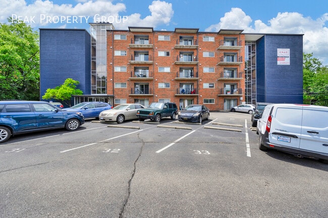 Building Photo - 2971 Deckebach Ave