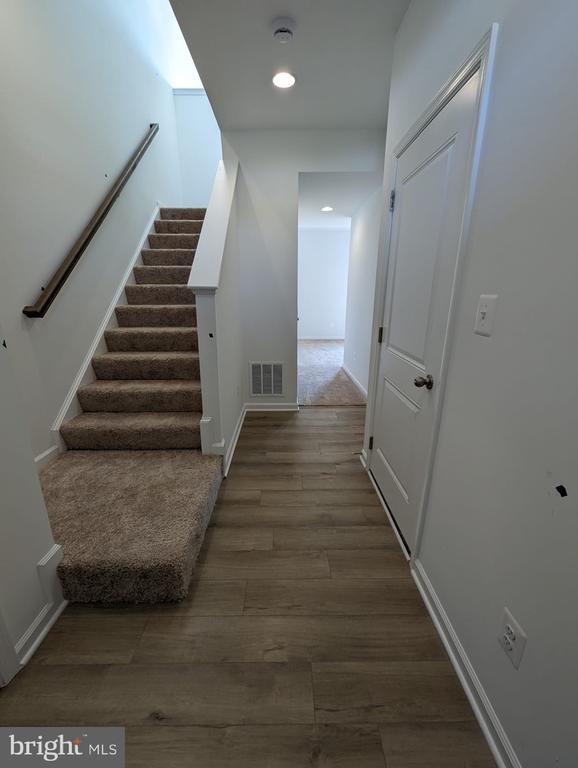 Building Photo - 241 Hillsdale Pl