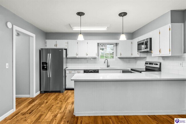 Building Photo - 215 Darrell Dr