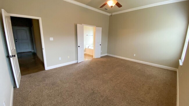 Building Photo - 3132 Stallion Dr