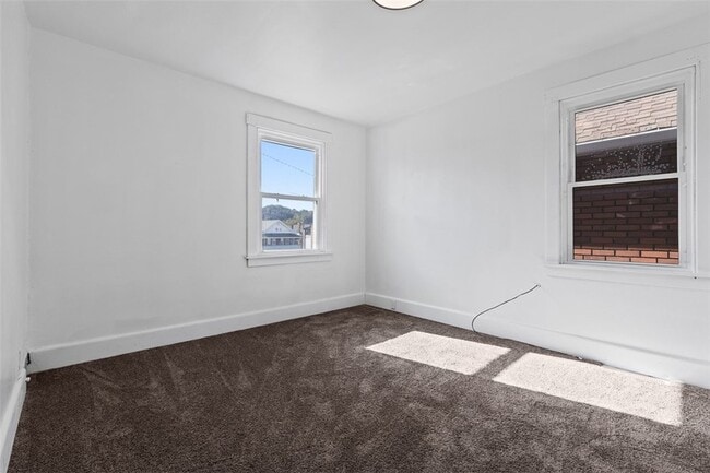 Building Photo - 314 Maplewood Ave