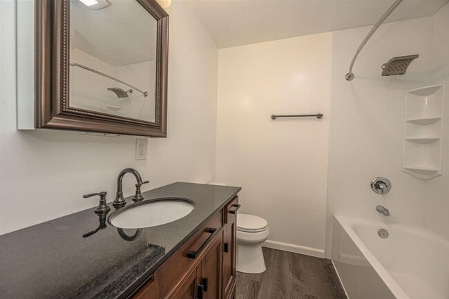 Building Photo - Charming 4 bedroom home with large yard