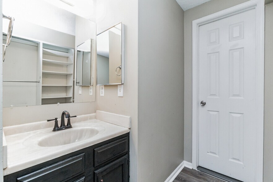 Building Photo - 1933 Belmont Ridge Ct