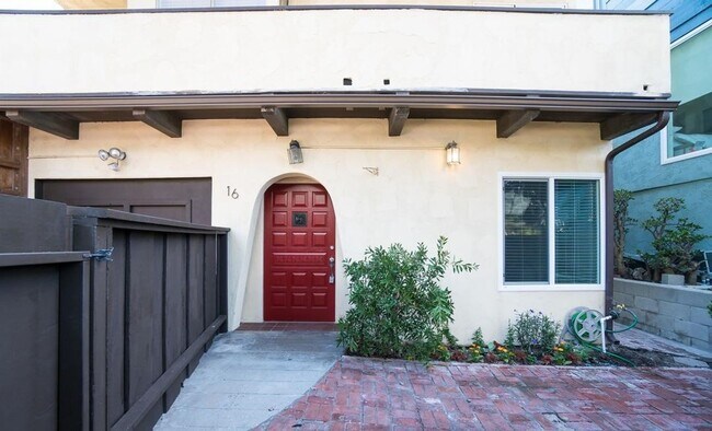 Building Photo - 16-18 REEF ST.